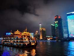Paseando en barco por el Río Huangpu